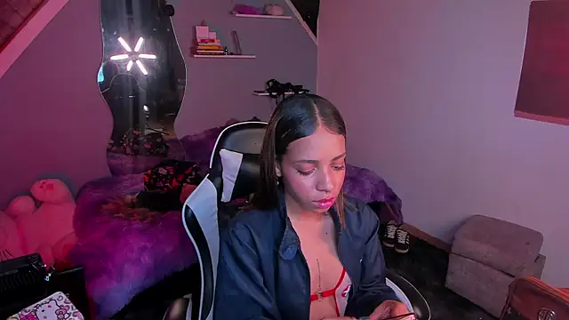 Snapshot of yumi_hanna chatting on 4, 12, 2025 yumi hanna online show from 4, 12, 2025