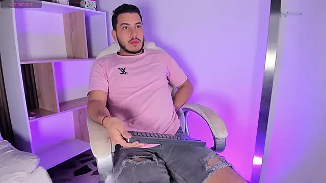 Snapshot of Axel_grey_ chatting on 15, 10, 2025 Axel grey online show from 15, 10, 2025