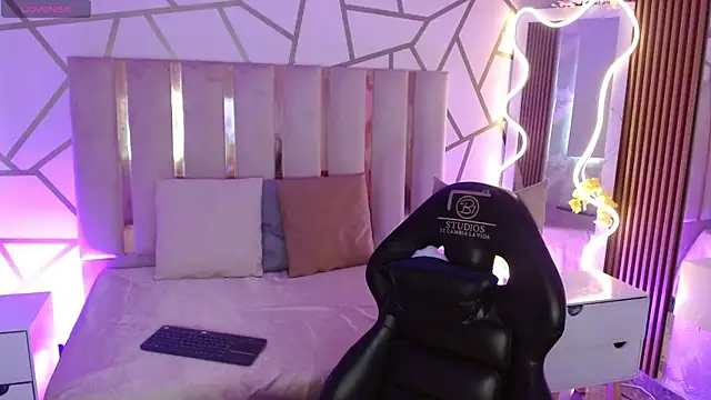 CYRUS TAY online show from 4, 3, 2026