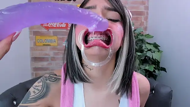 Snapshot of miss___abigail chatting on 9, 10, 2025 miss abigail online show from 9, 10, 2025