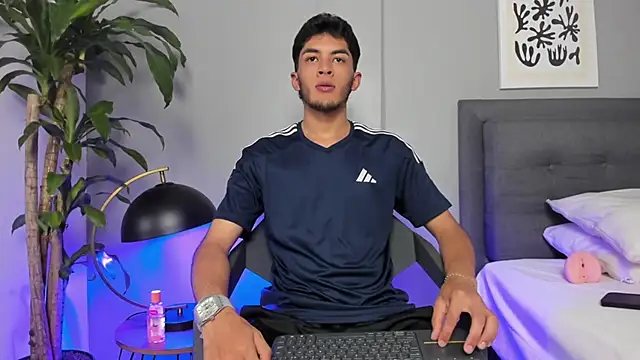 Tylerffoxx online show from 11, 6, 2026