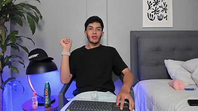 Tylerffoxx online show from 18, 6, 2026