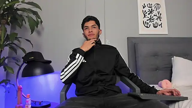 Tylerffoxx online show from 19, 6, 2026