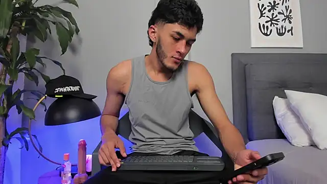 Tylerffoxx online show from 29, 6, 2026