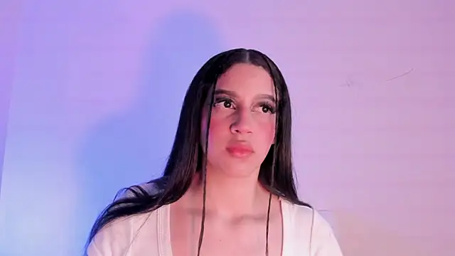 Megan Luxe online show from 19, 4, 2026