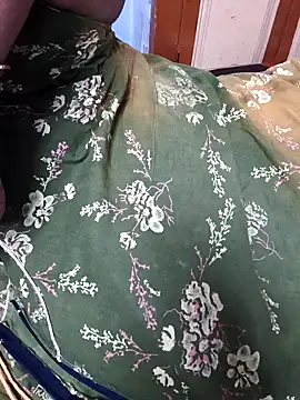 Snapshot of TAMIL_ELAKKIYA chatting on 4, 10, 2025 TAMIL ELAKKIYA online show from 4, 10, 2025