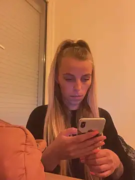 Snapshot of BrumeLove chatting on 2, 6, 2026 BrumeLove online show from 2, 6, 2026