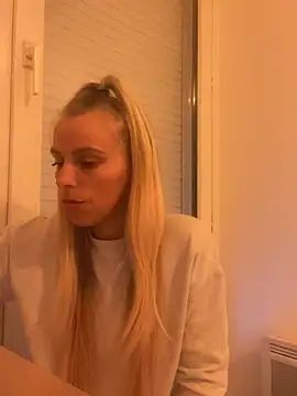 Snapshot of BrumeLove chatting on 5, 6, 2026 BrumeLove online show from 5, 6, 2026