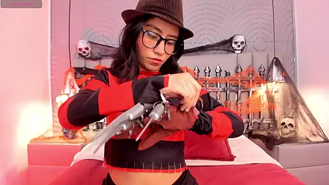 eviegothel  online show from 31, 10, 2025