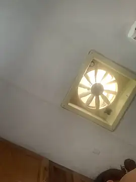 Snapshot of shakeweight chatting on 9, 10, 2025 shakeweight online show from 9, 10, 2025