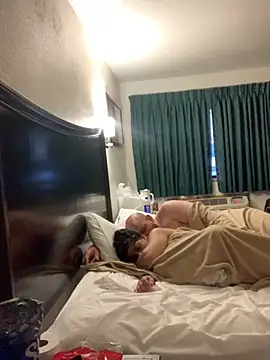 Snapshot of shakeweight chatting on 11, 11, 2025 shakeweight online show from 11, 11, 2025