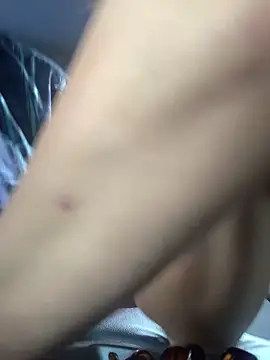 Snapshot of shakeweight chatting on 18, 11, 2025 shakeweight online show from 18, 11, 2025