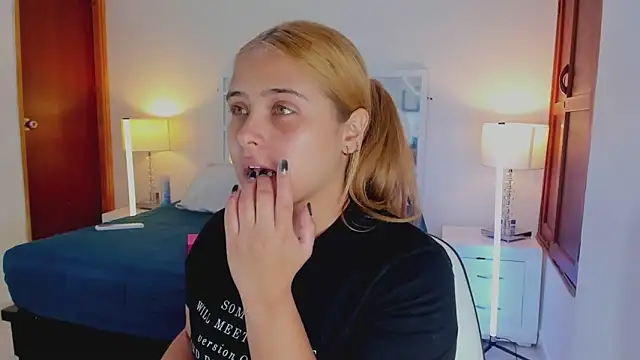 MikaelaStone online show from 11, 2, 2026