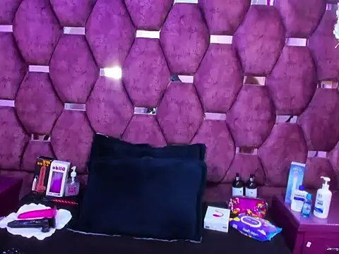 Nanis James online show from 27, 3, 2026