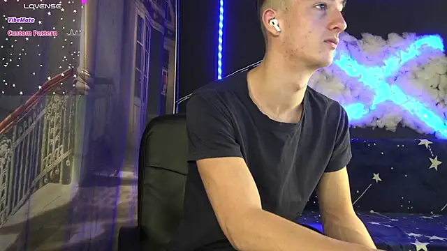 Snapshot of SirReed chatting on 1, 12, 2025 SirReed online show from 1, 12, 2025