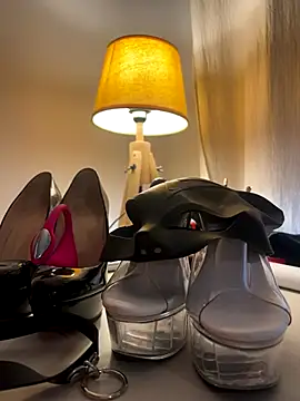 Snapshot of LesAmantsAE2 chatting on 15, 10, 2025 LesAmantsAE2 online show from 15, 10, 2025