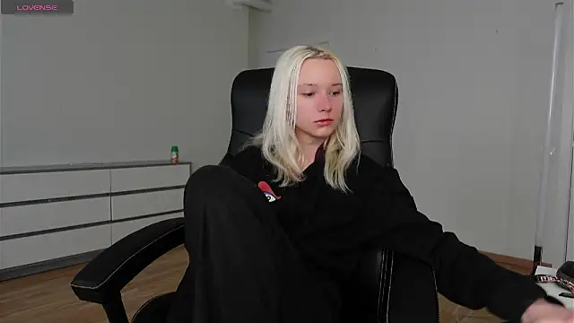 Laura Chaplin online show from 11, 4, 2026