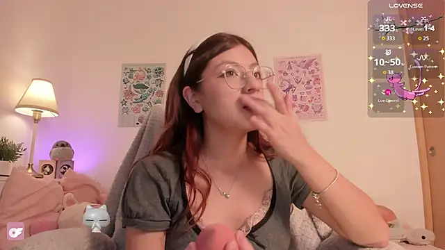 Snapshot of emily_uwu0 chatting on 27, 5, 2026 emily uwu0 online show from 27, 5, 2026