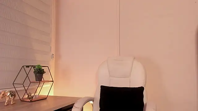 Emma  clark  online show from 23, 3, 2026