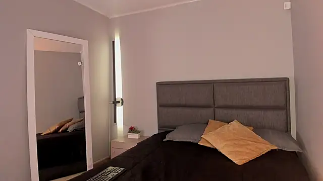 Emma  clark  online show from 10, 4, 2026