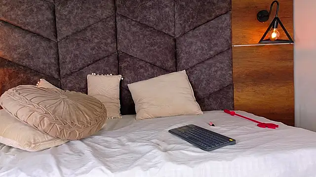 Nickifox   online show from 28, 11, 2025