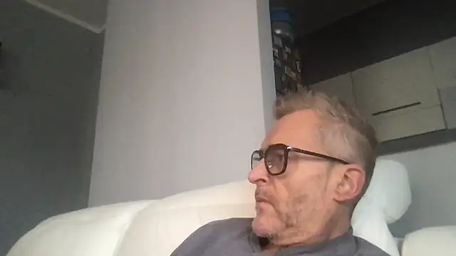 Snapshot of Axl_hot chatting on 23, 11, 2025 Axl hot online show from 23, 11, 2025