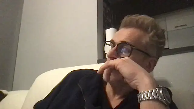 Snapshot of Axl_hot chatting on 5, 2, 2026 Axl hot online show from 5, 2, 2026