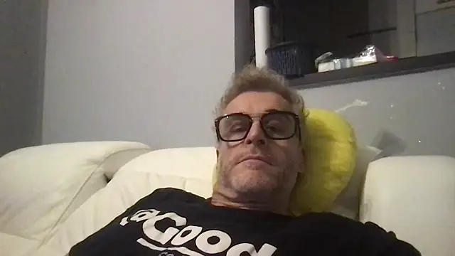 Snapshot of Axl_hot chatting on 9, 2, 2026 Axl hot online show from 9, 2, 2026