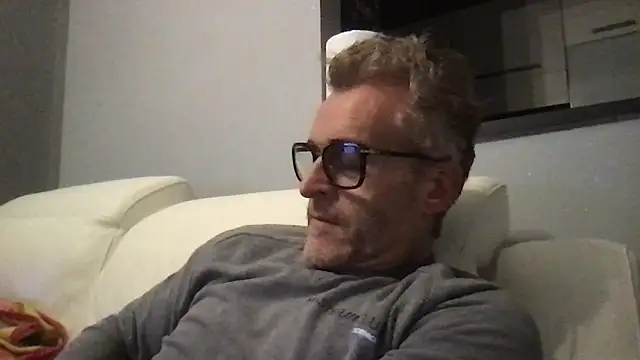 Snapshot of Axl_hot chatting on 12, 2, 2026 Axl hot online show from 12, 2, 2026