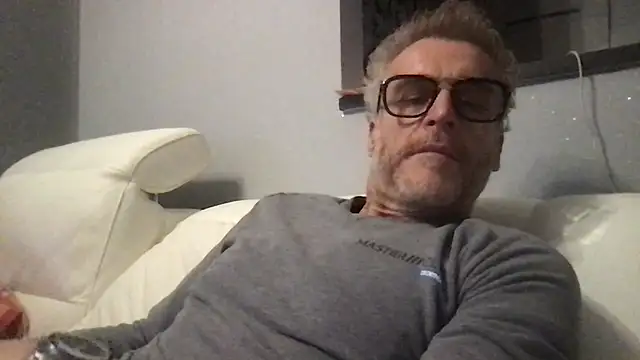 Snapshot of Axl_hot chatting on 17, 2, 2026 Axl hot online show from 17, 2, 2026