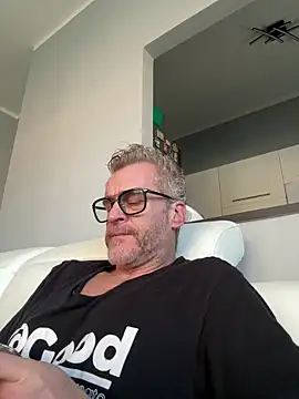 Snapshot of Axl_hot chatting on 18, 2, 2026 Axl hot online show from 18, 2, 2026