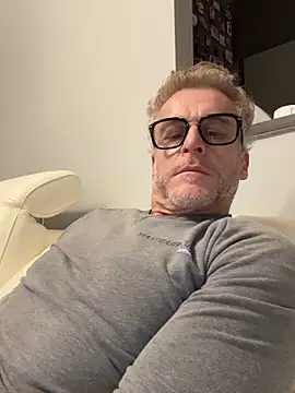 Snapshot of Axl_hot chatting on 18, 2, 2026 Axl hot online show from 18, 2, 2026