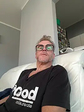 Snapshot of Axl_hot chatting on 19, 2, 2026 Axl hot online show from 19, 2, 2026