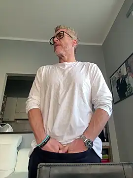 Snapshot of Axl_hot chatting on 24, 2, 2026 Axl hot online show from 24, 2, 2026