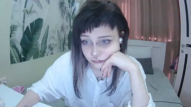 SineKiraReal online show from 9, 9, 2025