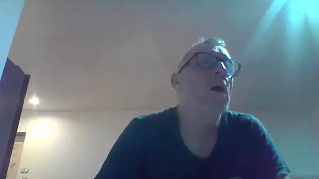 Snapshot of davv28 chatting on 17, 10, 2025 davv28 online show from 17, 10, 2025