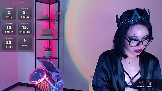 girldom online show from 11, 9, 2025