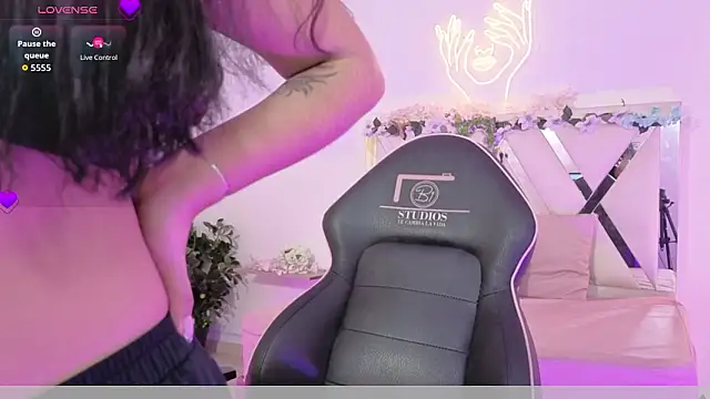 ZURY TAY online show from 21, 2, 2026