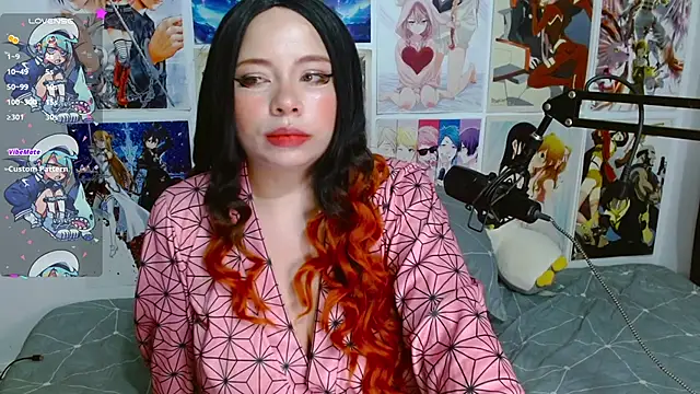 Snapshot of Lil-La chatting on 8, 10, 2025 Lil-La online show from 8, 10, 2025