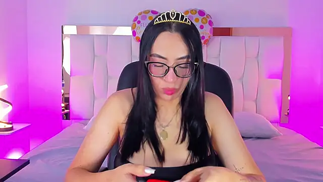 Snapshot of Camille_Juicy chatting on 17, 9, 2025 Camille Juicy online show from 17, 9, 2025