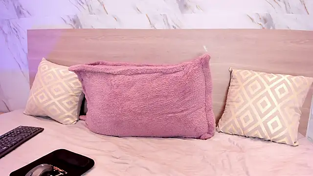 sofiagomez   online show from 13, 12, 2025