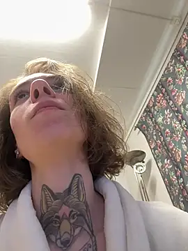 Snapshot of HoneySquirrel chatting on 10, 2, 2026 HoneySquirrel online show from 10, 2, 2026