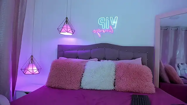 Snapshot of Sophie_stars chatting on 9, 9, 2025 Sophie stars online show from 9, 9, 2025