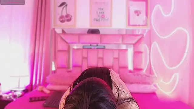 Sophie stars online show from 22, 12, 2025