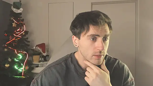 Snapshot of Oscar_Miller_ chatting on 19, 12, 2025 Oscar Miller online show from 19, 12, 2025