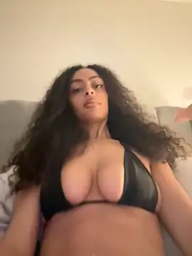Snapshot of yasmingarcia chatting on 2, 12, 2025 yasmingarcia online show from 2, 12, 2025