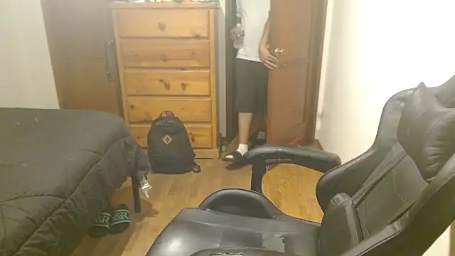 Snapshot of Breadwinnah chatting on 25, 10, 2025 Breadwinnah online show from 25, 10, 2025