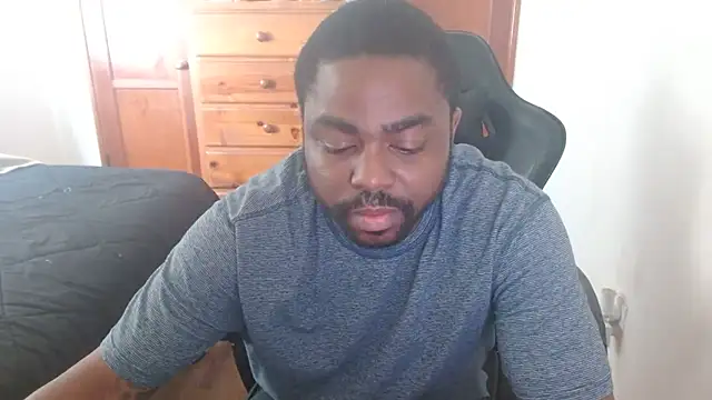 Snapshot of Breadwinnah chatting on 26, 10, 2025 Breadwinnah online show from 26, 10, 2025