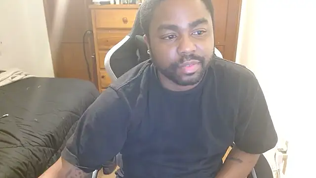 Snapshot of Breadwinnah chatting on 26, 11, 2025 Breadwinnah online show from 26, 11, 2025