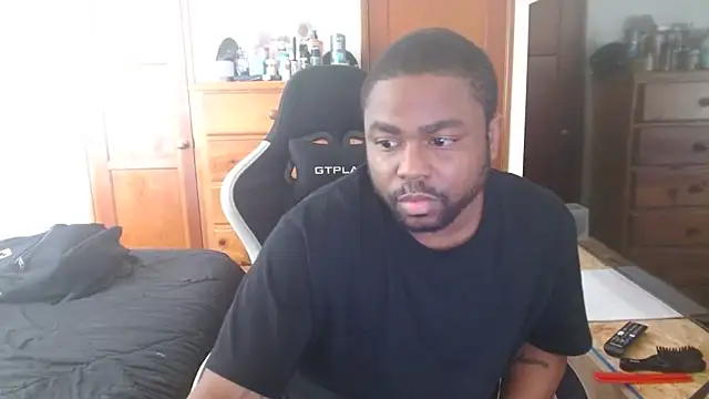 Snapshot of Breadwinnah chatting on 19, 12, 2025 Breadwinnah online show from 19, 12, 2025